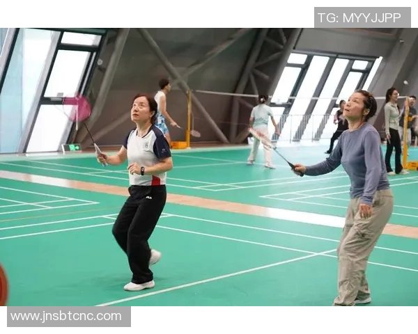 聚焦羽毛球技术提升杭州羽毛球队的训练与战术探讨