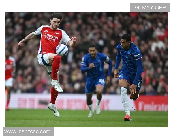 足球场上的女神风采展现踢足球明星女生的魅力与力量图片合集 足球场上的女神风采展现踢足球明星女生的魅力与力量图片合集