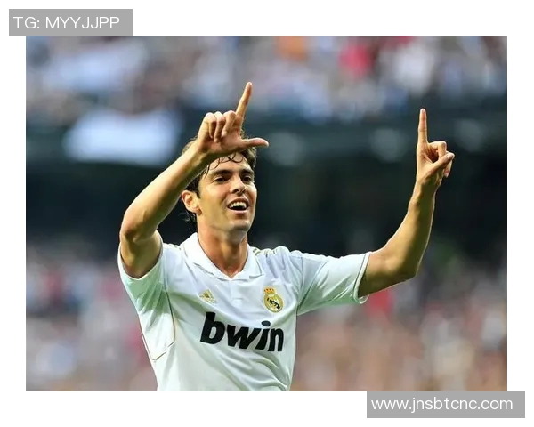 卡卡足球明星近照曝光展现风采与魅力的全新形象